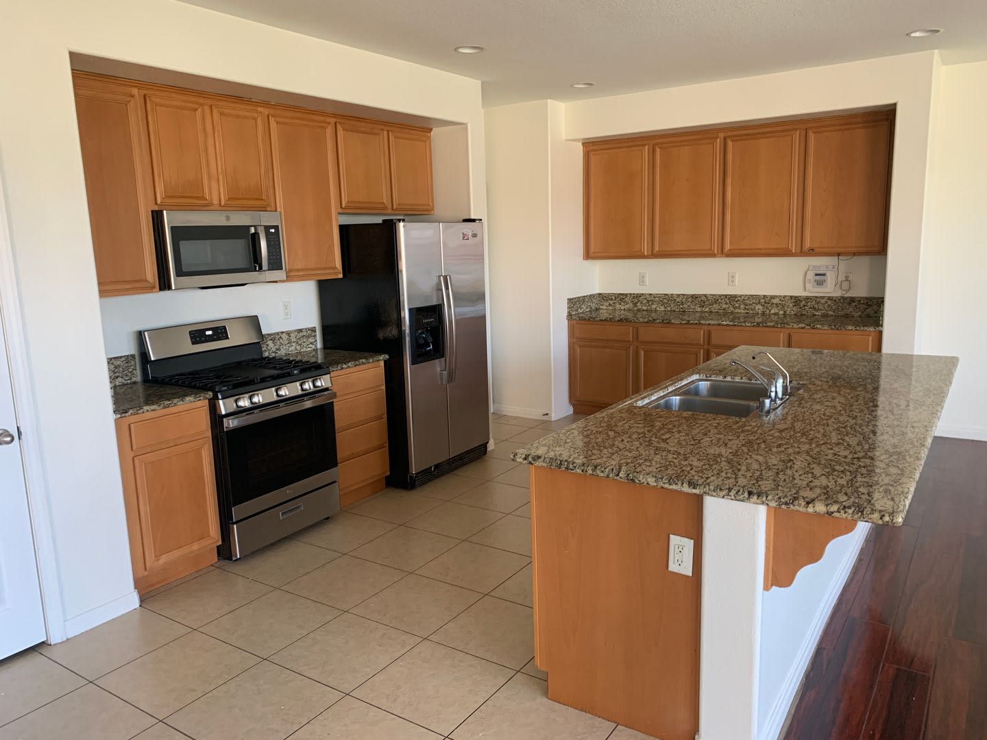 4 Bedroom Home with Paid Solar, 3-Car Garage & Large Backyard – photo 4