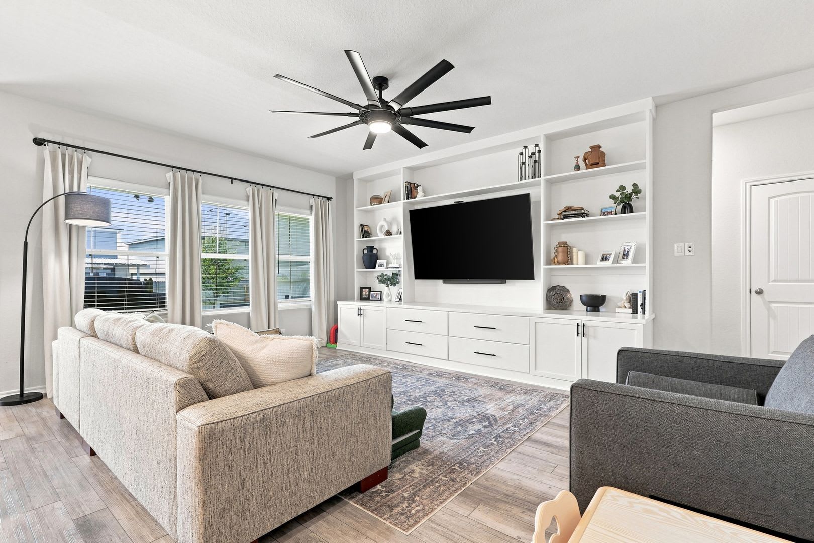Modern 3BR + Office Near Lackland A.F.B. – photo 5