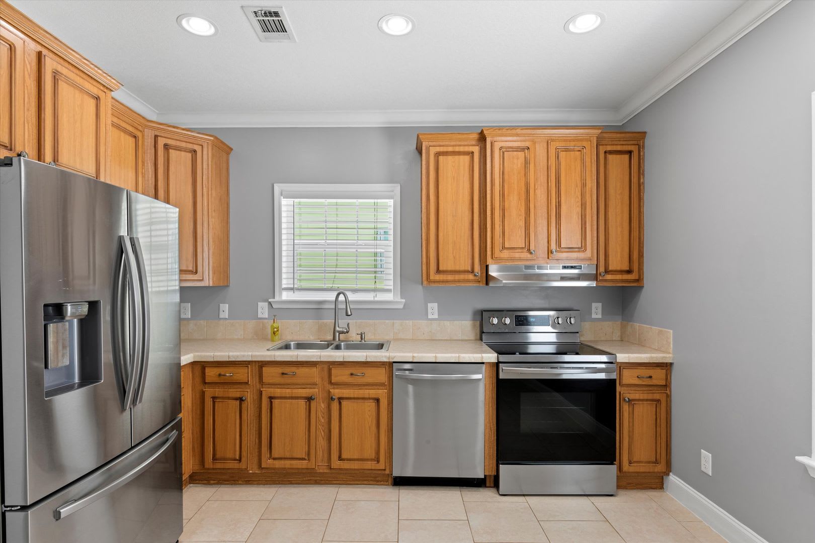 2 Bedroom, 2.5 Bathroom AVAILABLE FOR 1 YEAR – photo 2