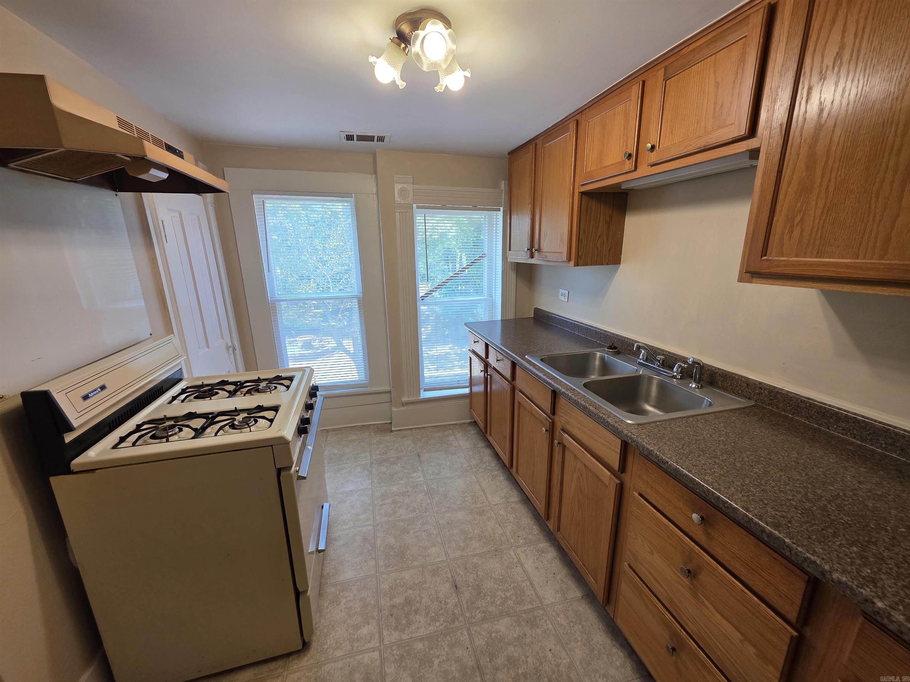 1008 Kavanaugh Boulevard – photo 4
