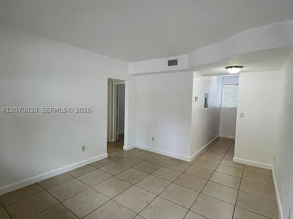 421 SW 6th St – photo 3