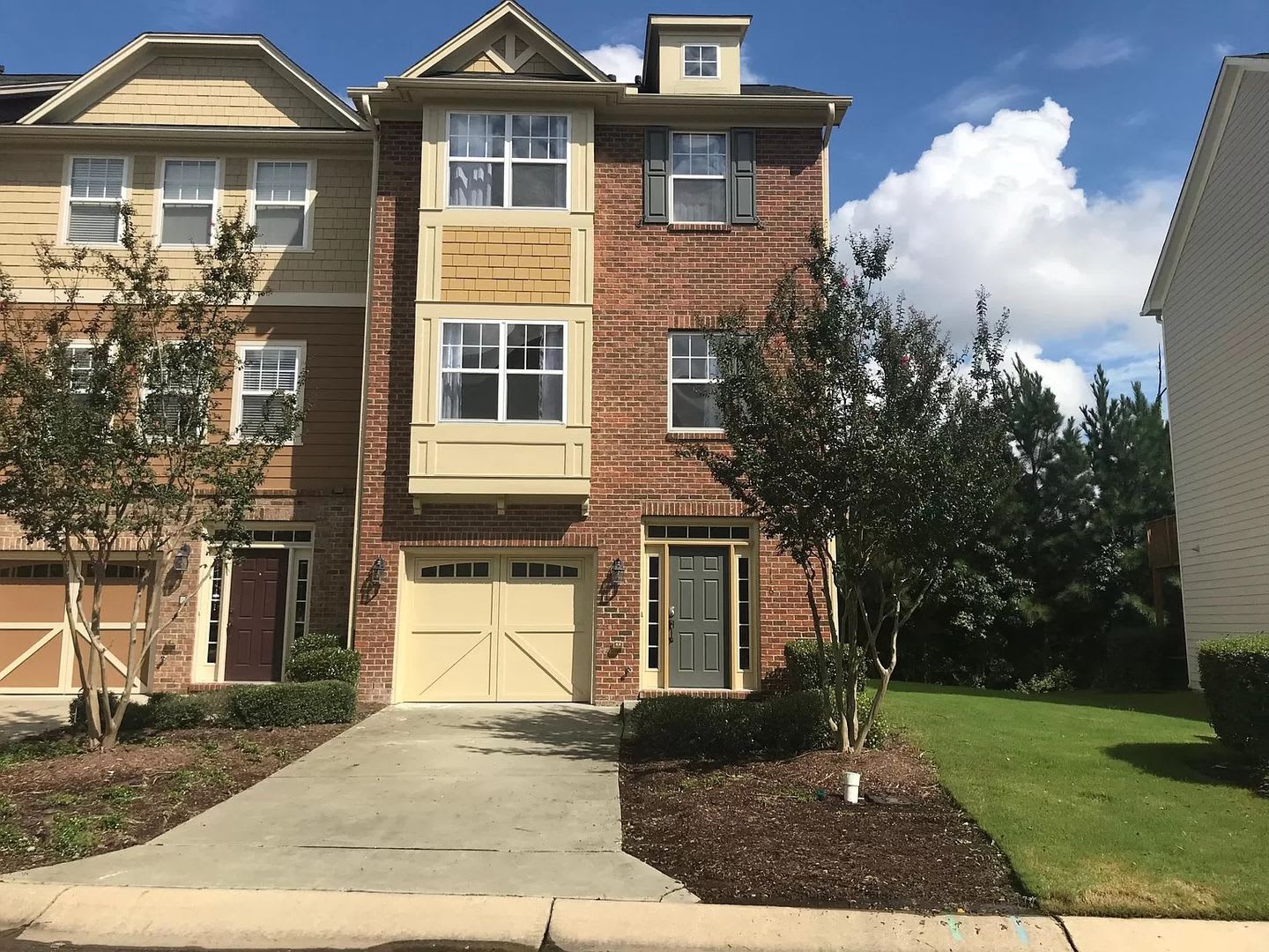 Room in 4 Bedroom Home at Linden Park Ln – photo 5