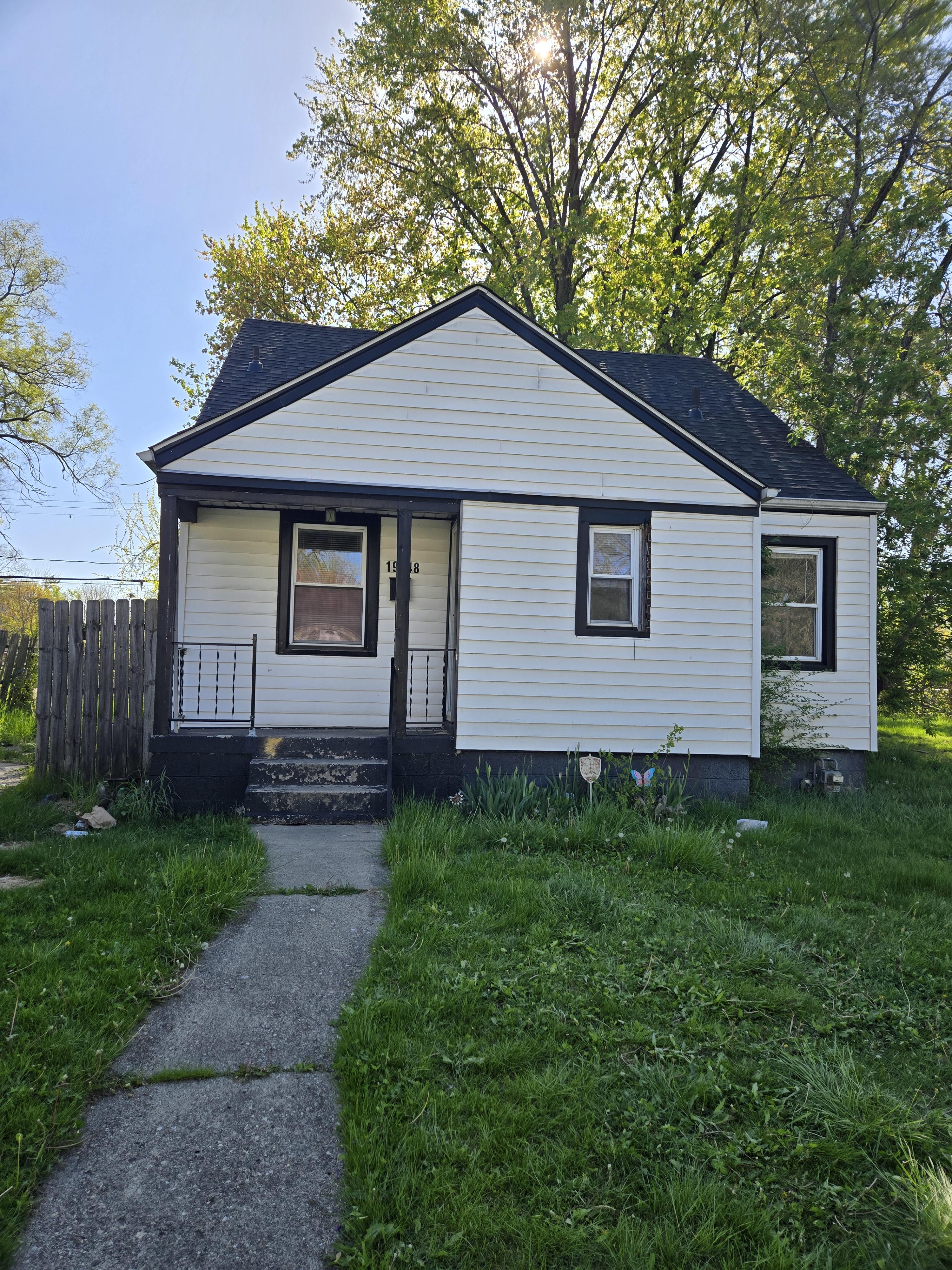 19348 Lamont St – photo 1
