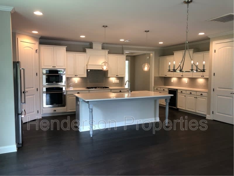 10728 Vanguard Parkway – photo 3