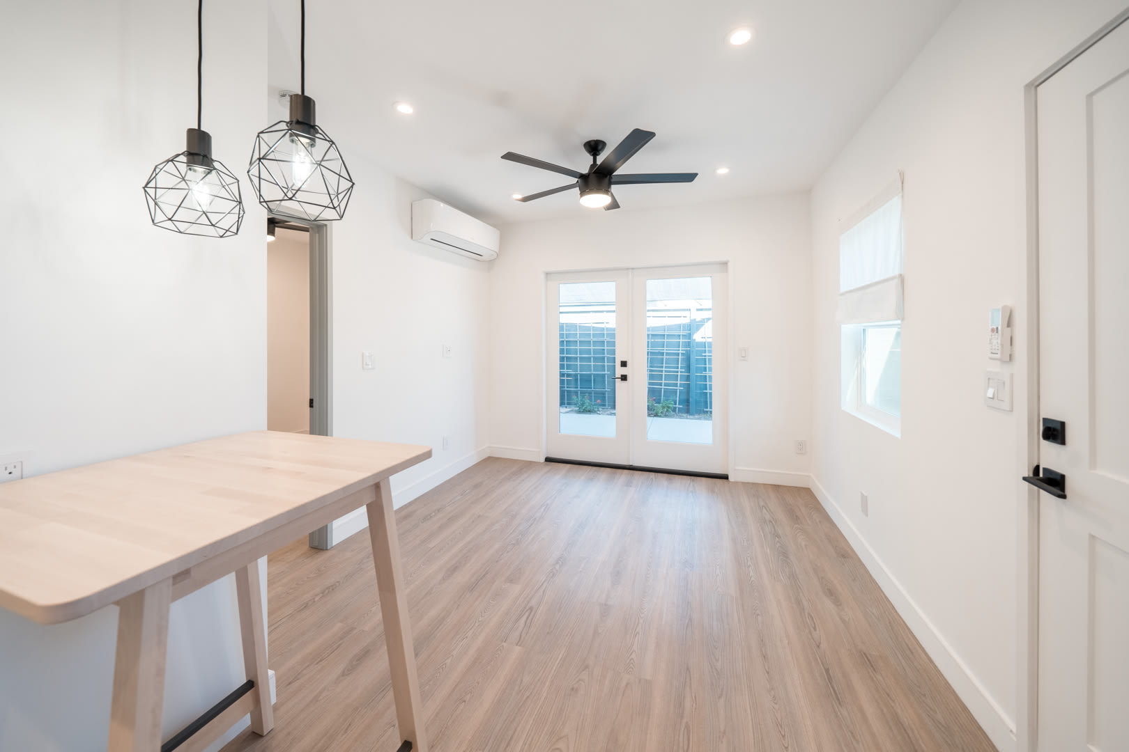 2540 1/2 Commonwealth Ave – photo 3