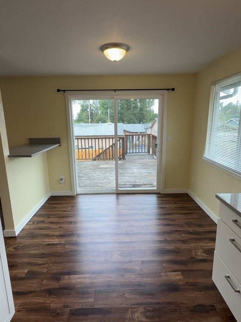 Limited Time Offer 25 Application Fee Apply Today Signed Lease Receive A 2 000 Gift Card To Fred Meyers – photo 3