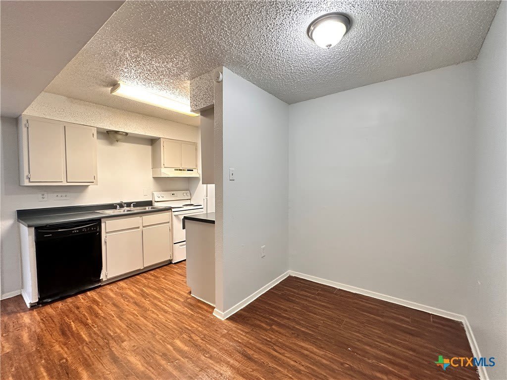 1706 N Interstate 35 – photo 5