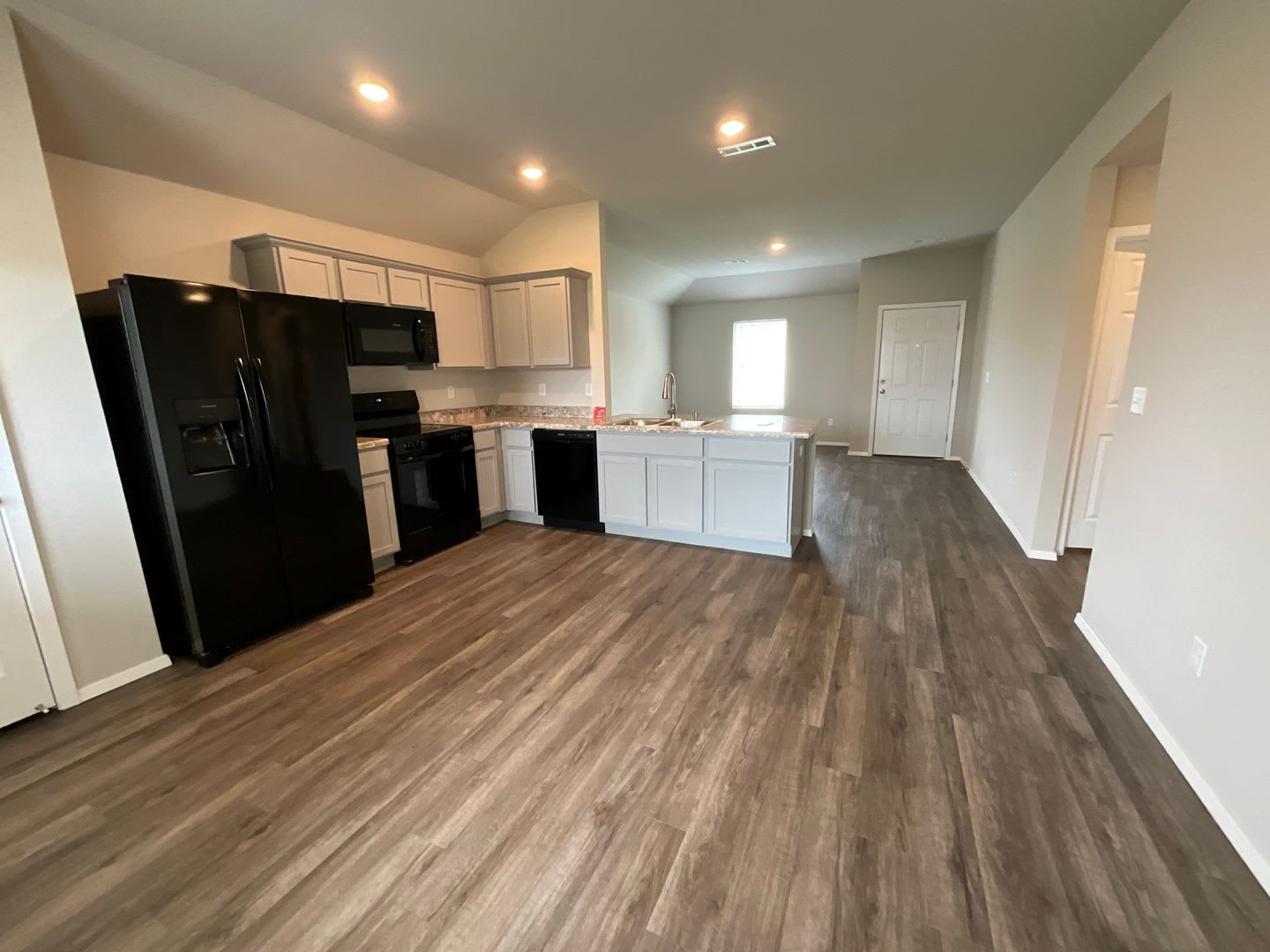 Stunning New 2024 Home – Modern Living in Siloam Springs! – photo 4