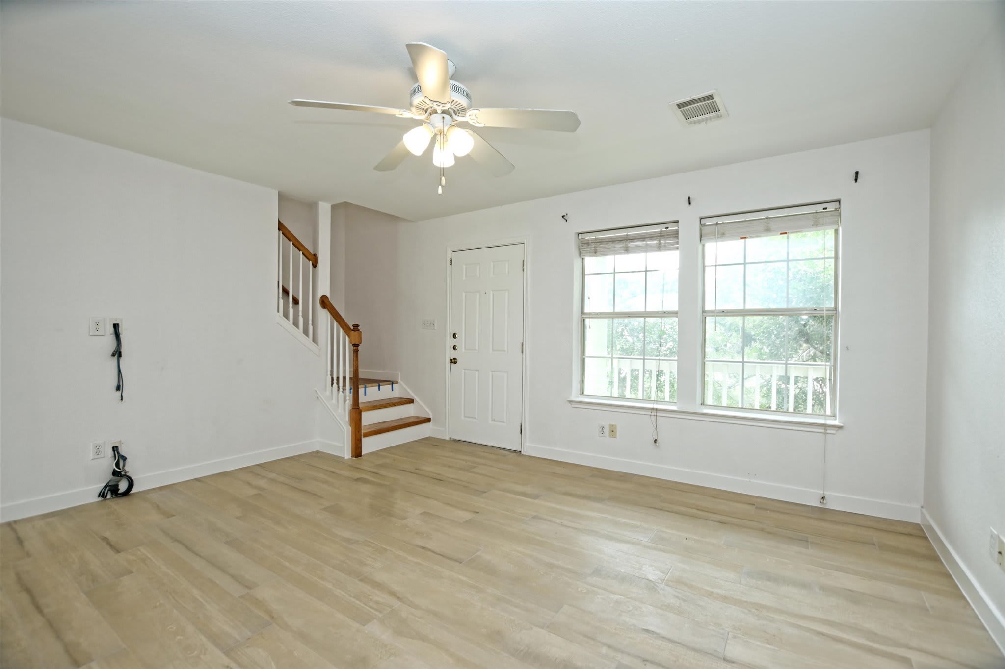716 Honeysuckle Dr – photo 3