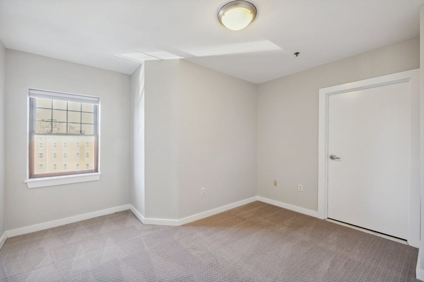 Charming 2 Bedroom-No Broker Fee – photo 4