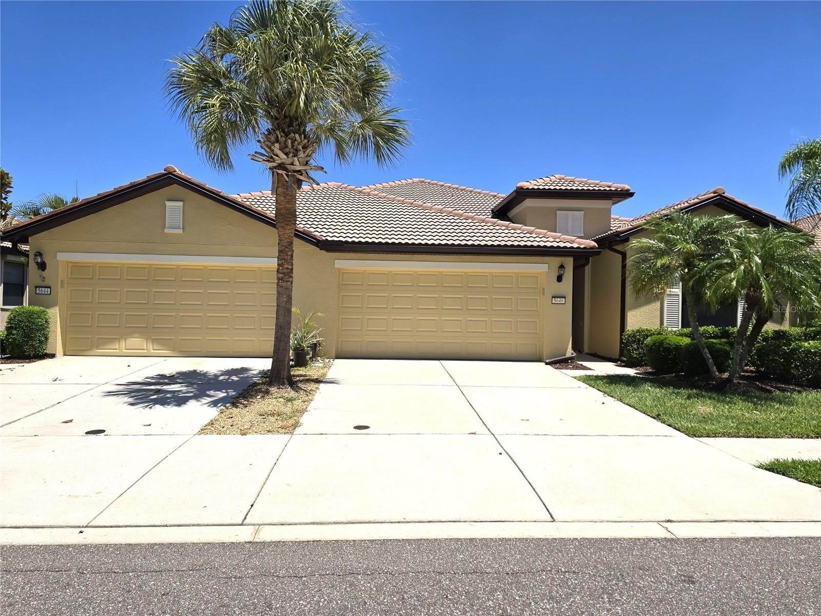 5646 SUNSET FALLS Drive – photo 1