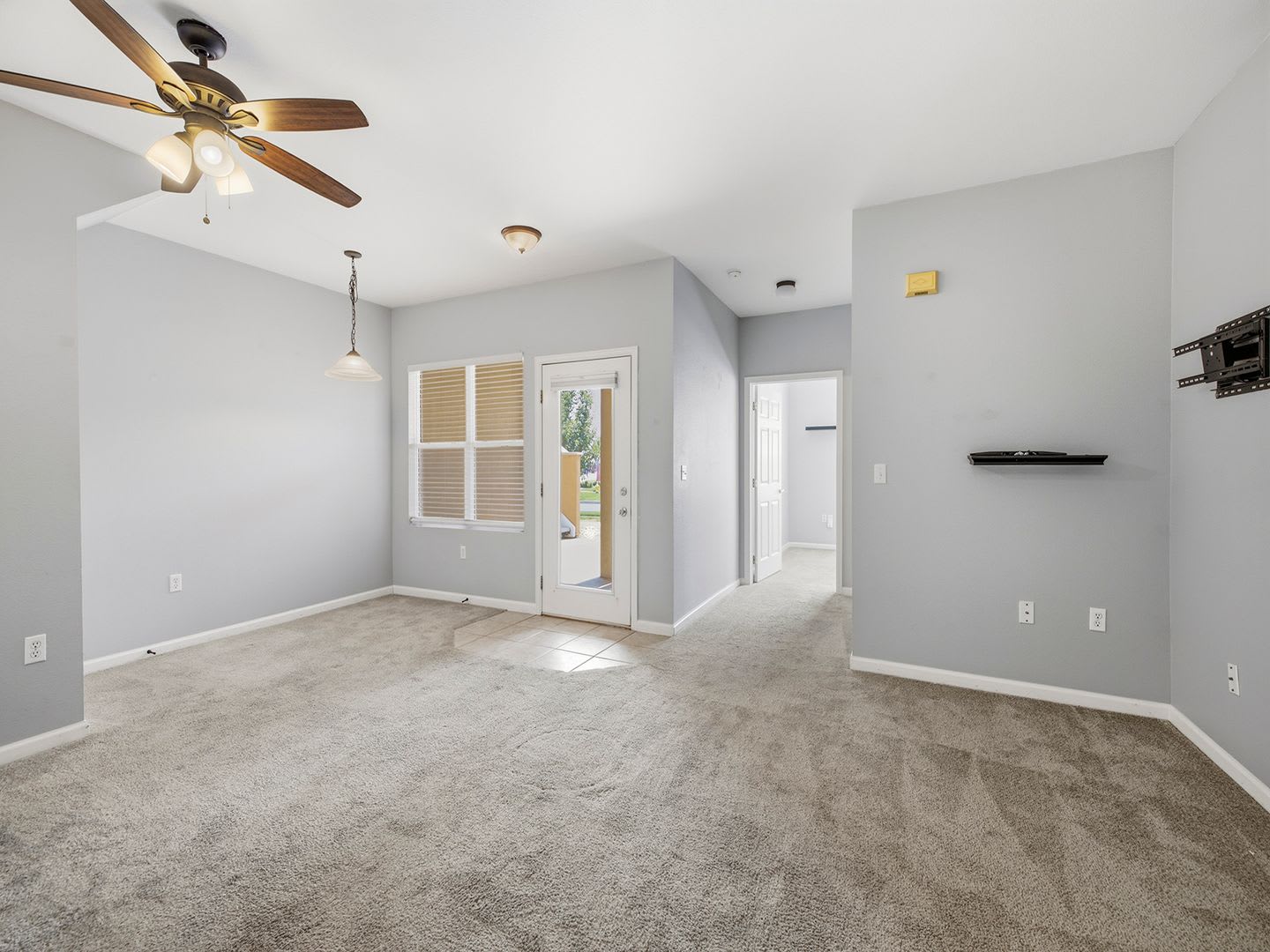 Bright & Inviting 1st Floor Condo for Rent! – photo 5