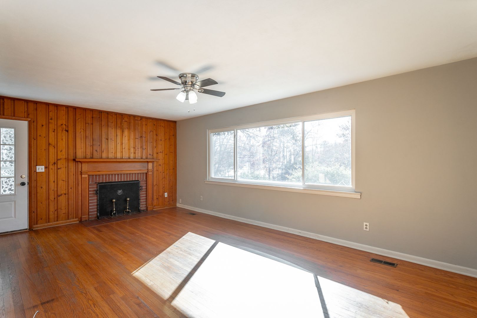2 Bedroom 1.5 Bath Home in East Ridge – photo 2