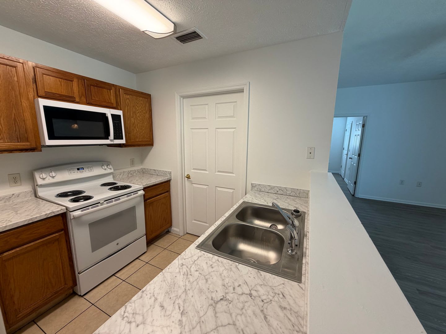9119 Laird Street – photo 5