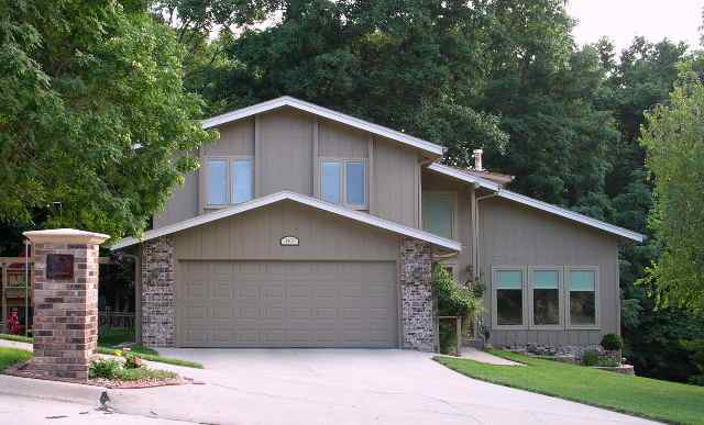 Large Home in Bellevue for Rent – photo 1