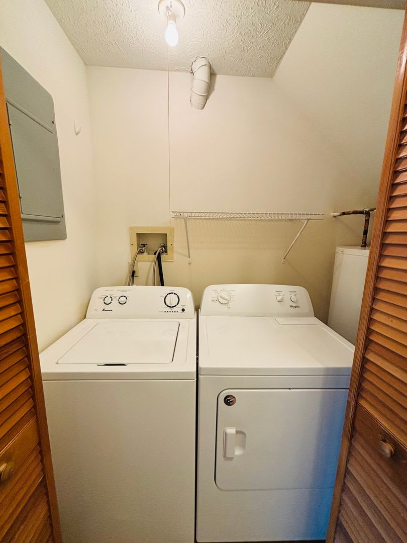3 Bedroom 2.5 Half Bath Townhouse – photo 2