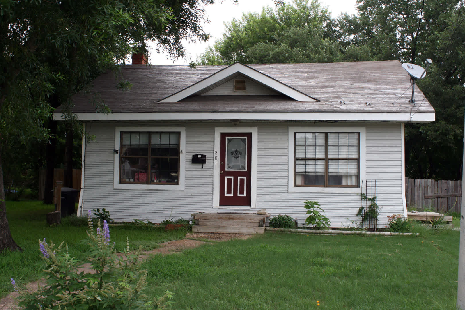 Walk to Campus! 2 Bedroom / 2 Bath Southgate Home – photo 1