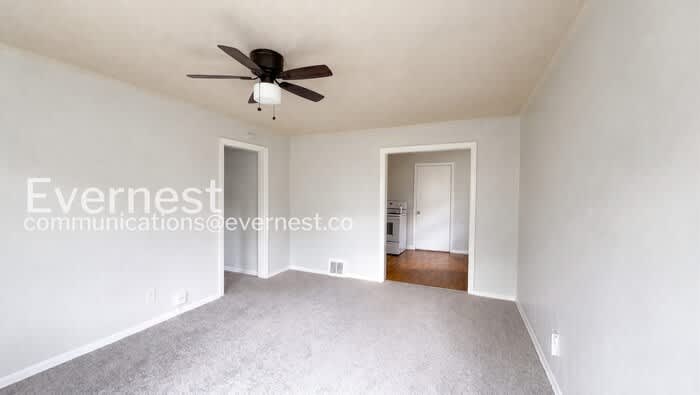 2833 Van Brunt Boulevard – photo 4