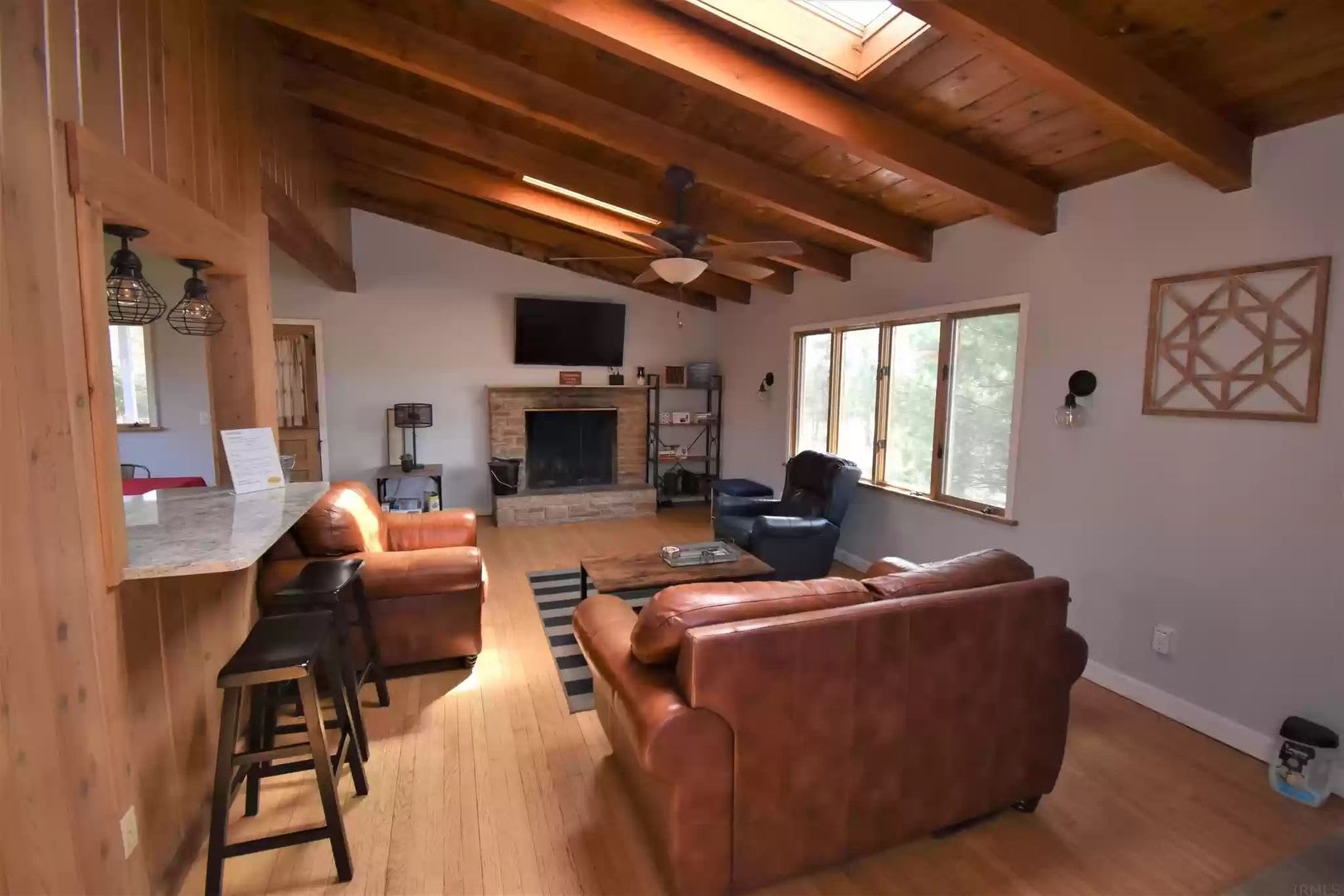 Hoosier Daddy This Fully Furnished Turn Key 6Bd 2Ba House – photo 2