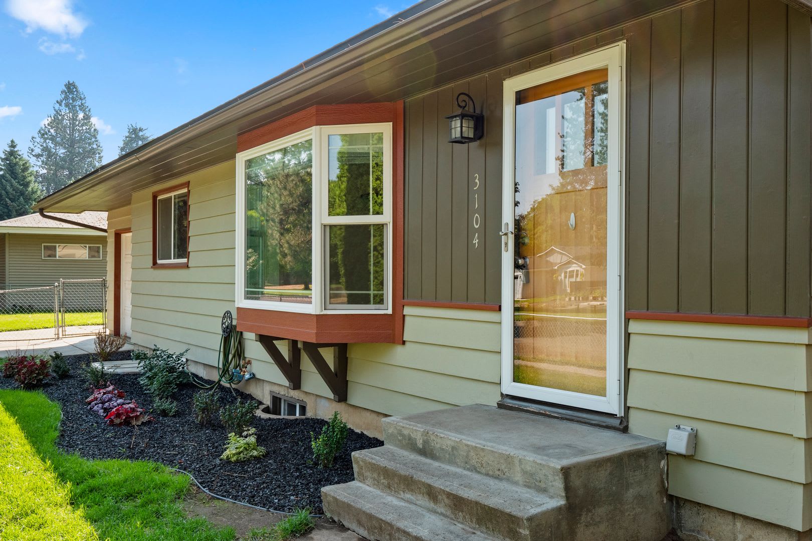 **Free Month of Rent** South Hill Corner Lot 5 Bed 1 Bath updated Home Available NOW – photo 4