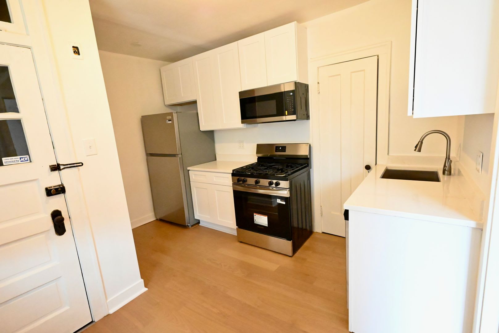 2421 West Ardmore Avenue – photo 3