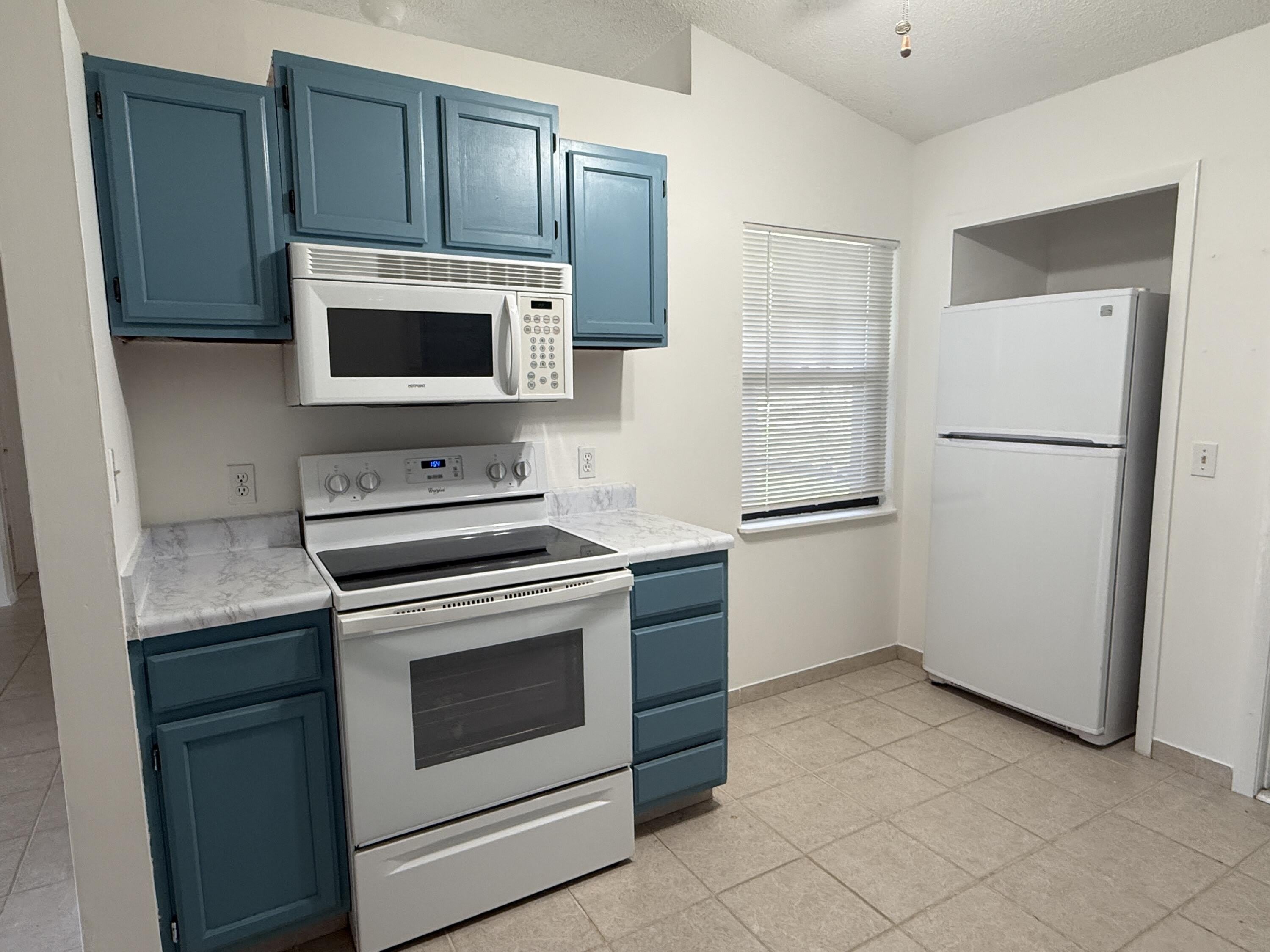 1194 SW Granadeer Street – photo 3