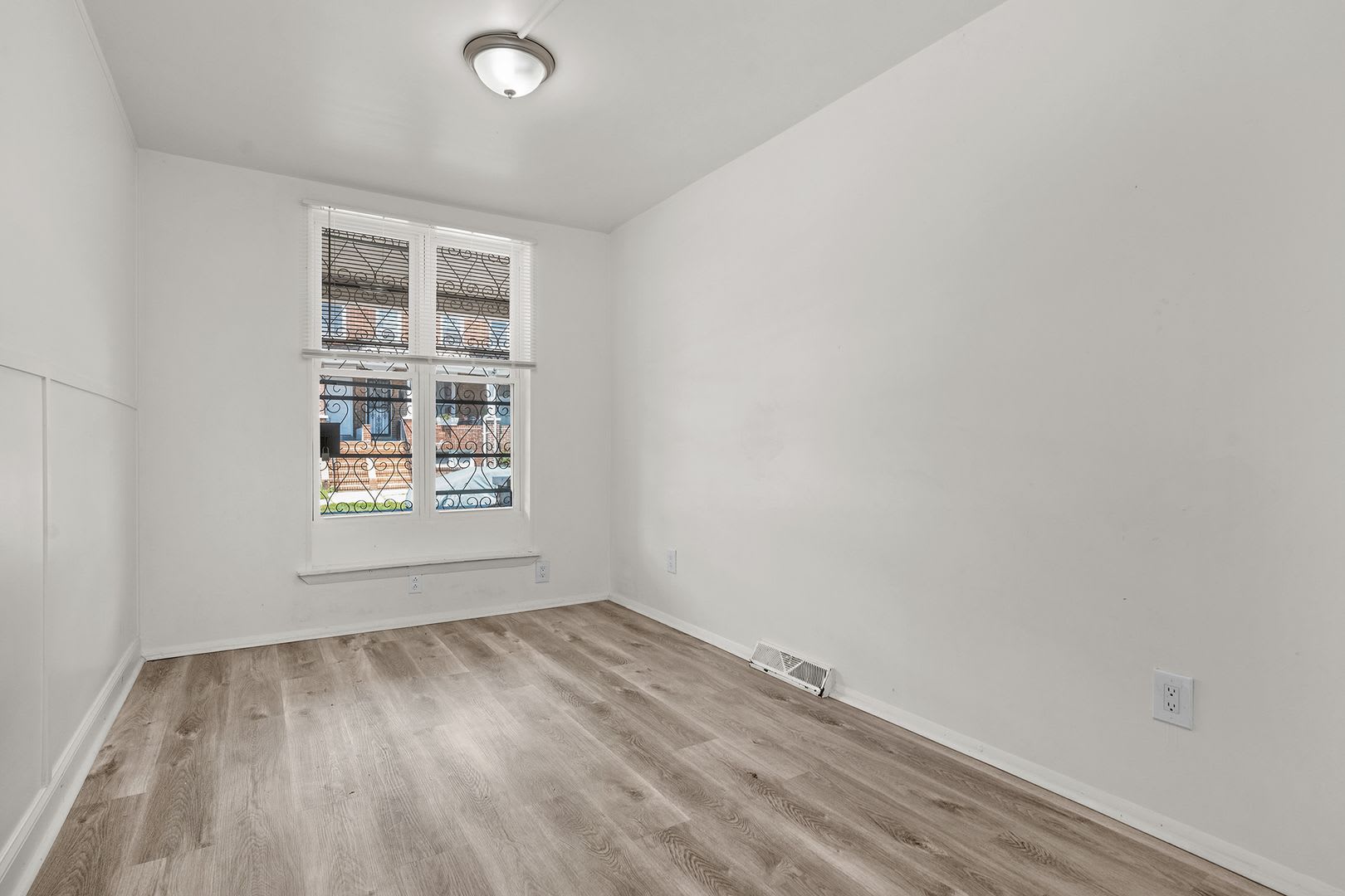 Lovely 3 Bedroom 2 Bathroom Rowhome for Rent – photo 4