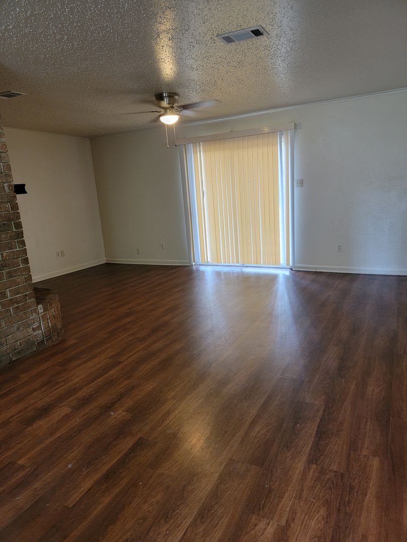 3 bedroom 1.5 bathroom – photo 3
