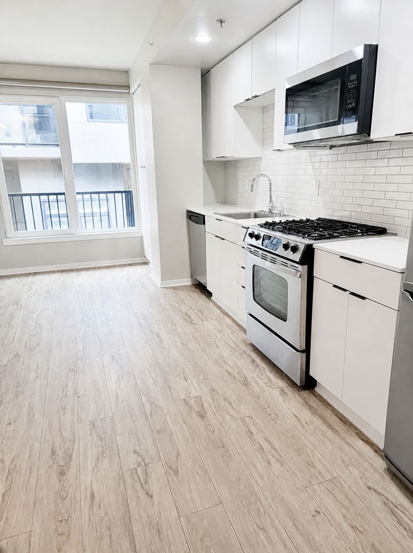 Beautifully Updated Seattle Studio Condo @ the Highly Desirable Parc-Belltown Community! – photo 5