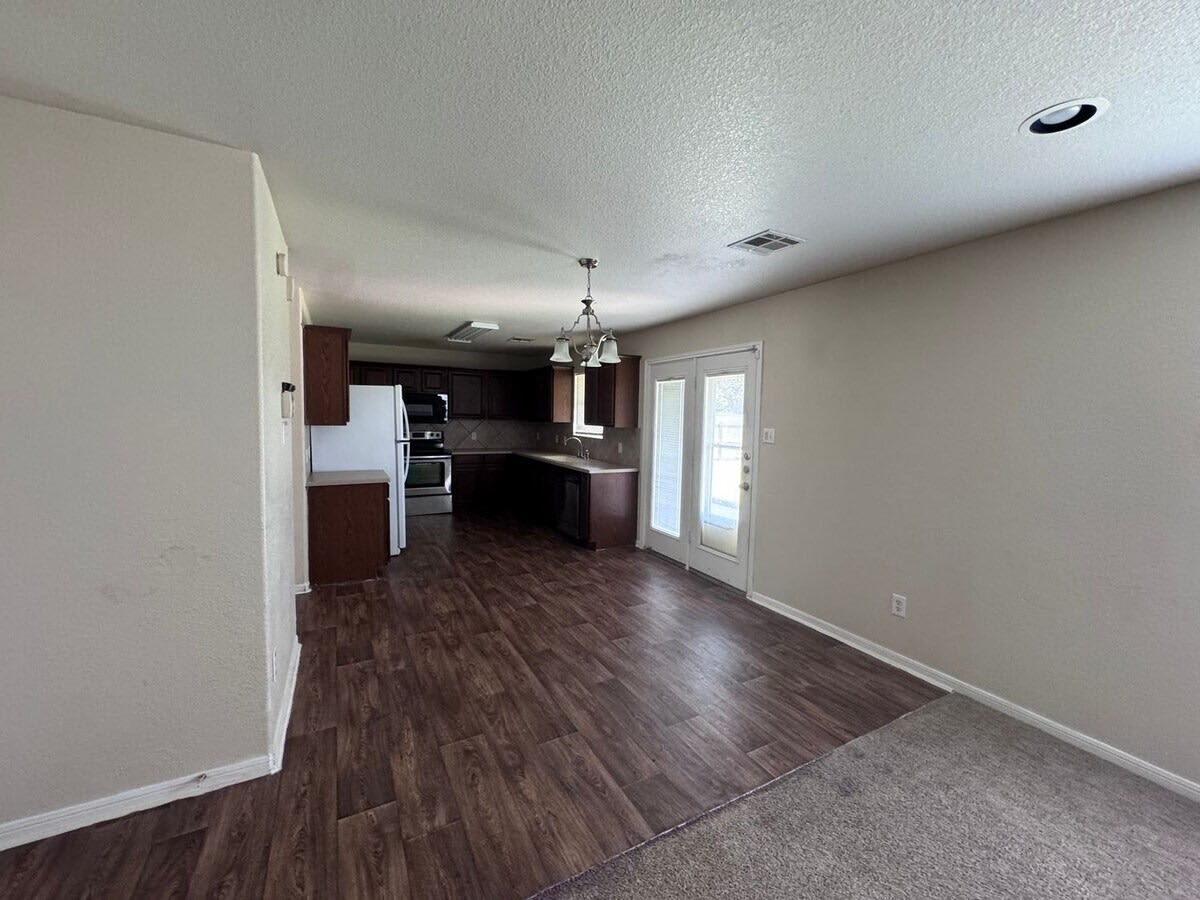 2201 Riley Dr – photo 3