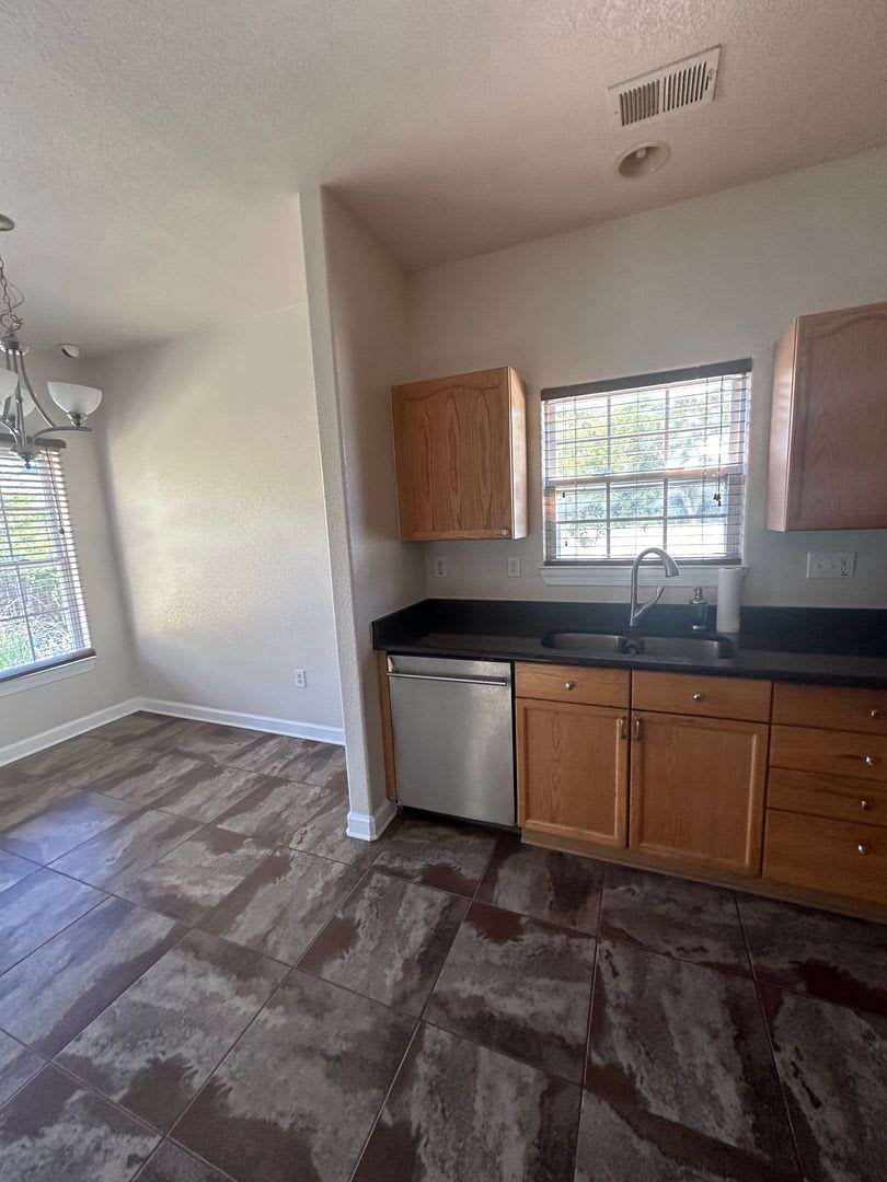 Beautiful 3 Bedroom close to the Oceanfront – photo 4