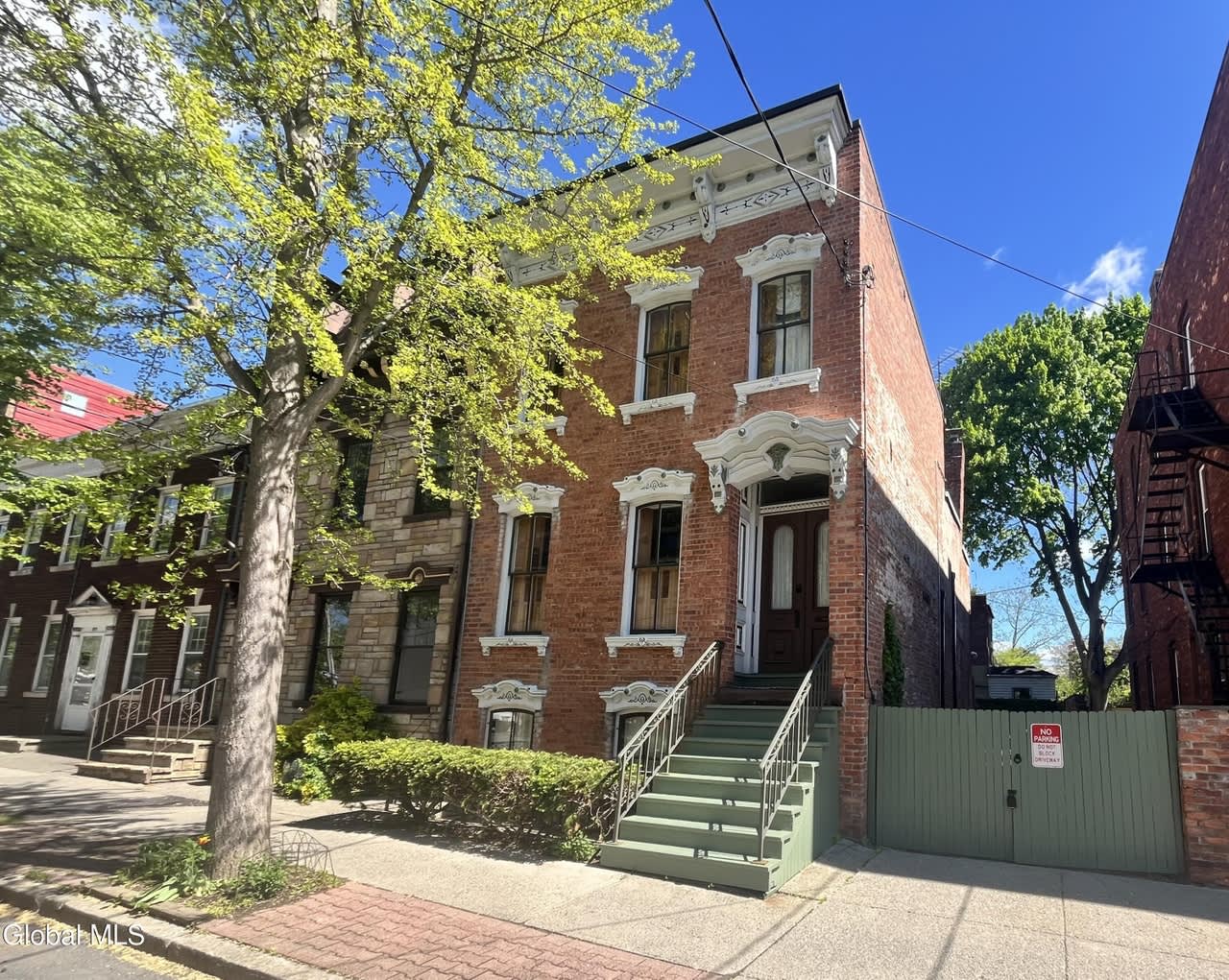 375 Hudson Ave – photo 1