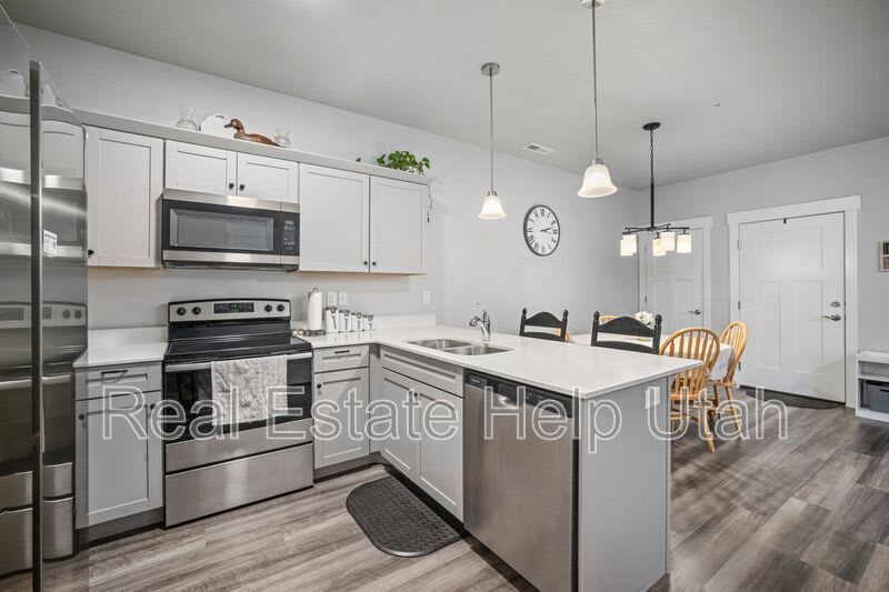 952 W Big Ben Ln – photo 1