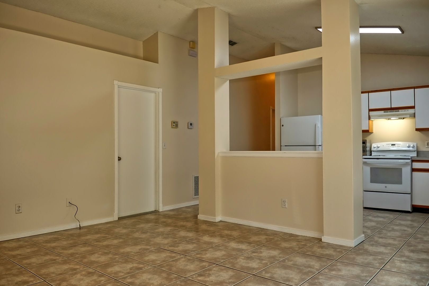 Spacious 3 Bedroom 2 Bath Home With 1 Car Garage Available Now In Altamonte Springs 100 Off First Months Rent – photo 4