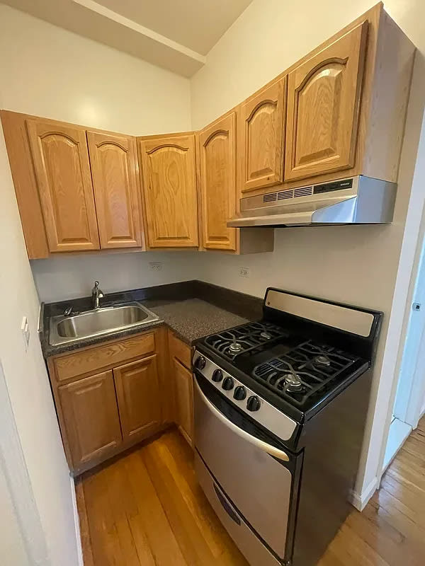 3121 29th St – photo 2