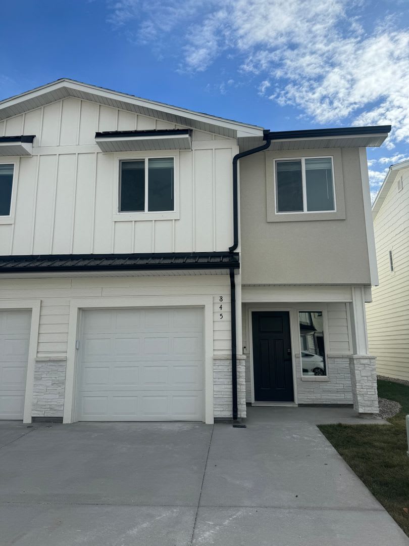 Modern 3 Bedroom 2 5 Bathroom Townhome For Rent In Idaho Falls With Garage And Washer Dryer Hookups By Real Property Management – photo 1