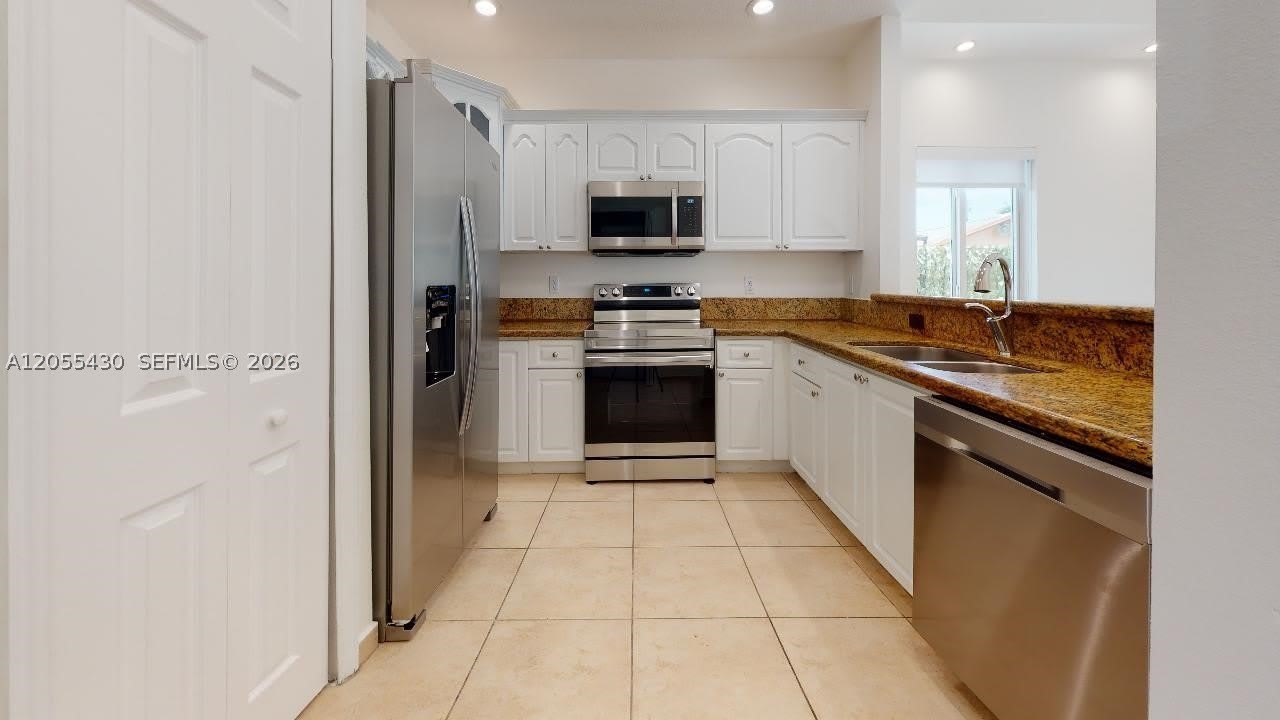 323 SW 36Ave – photo 5