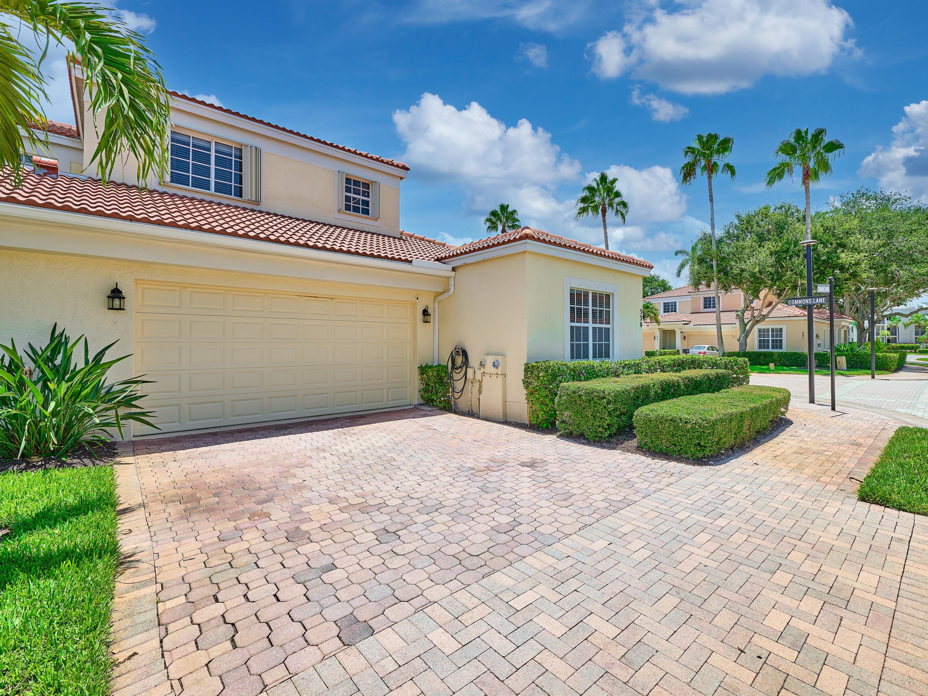 530 Commons Drive – photo 2