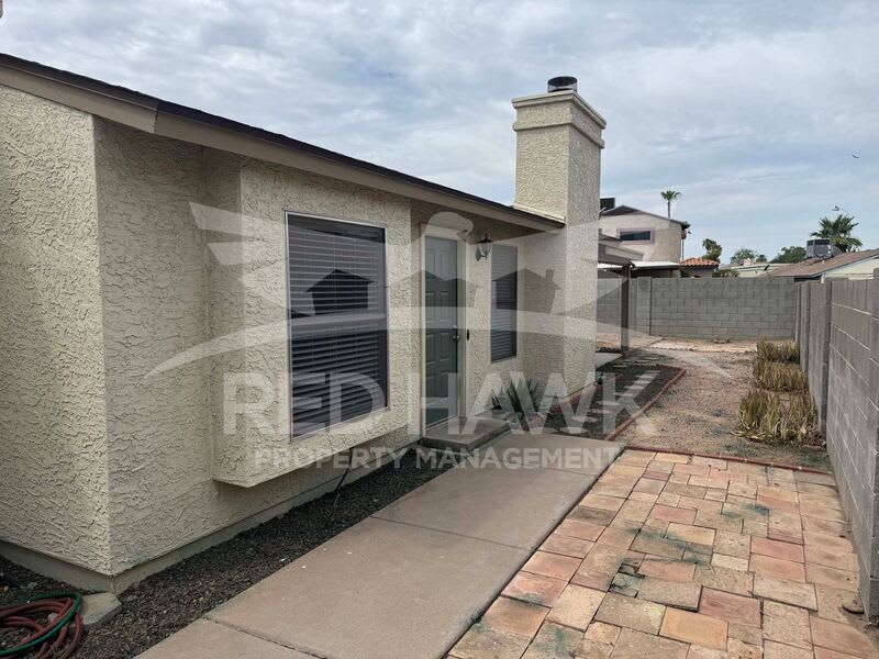 630 E Jensen St – photo 2