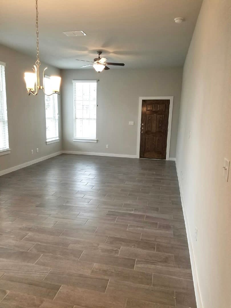 AVAILABLE NOW! Beautiful 3 Bedroom Luxury Townhome, Kyle, Texas! – photo 2