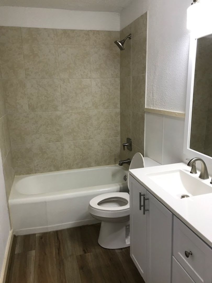 742 S. La Salle – photo 2