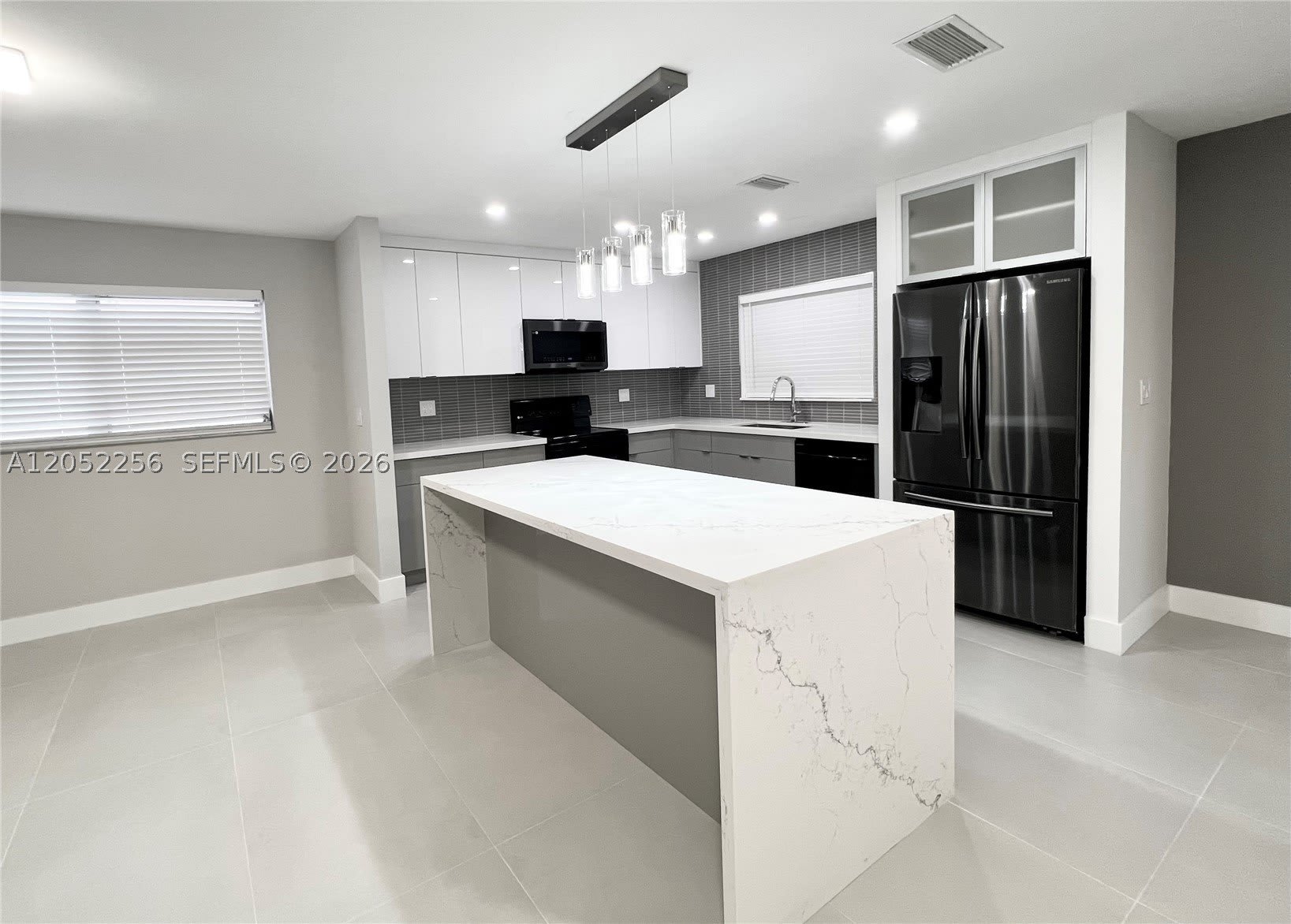 240 SE 7th St – photo 3
