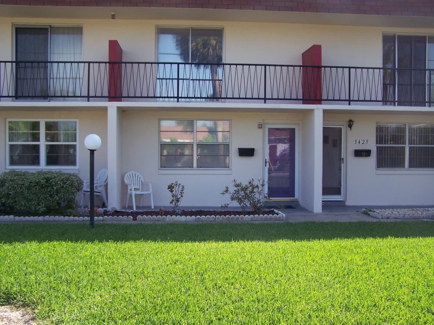 Charming 2 Bedroom 1.5 Bath Condo – photo 1
