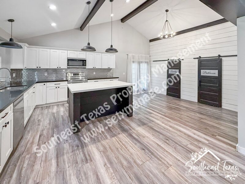 990 Springdale Street – photo 3