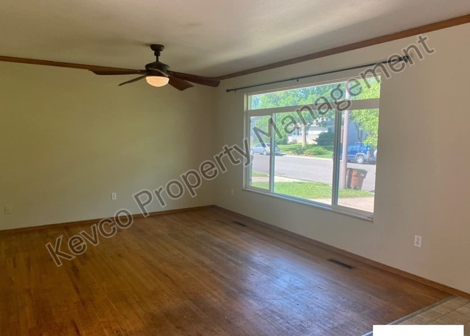 Home With Tons Of Space – photo 4