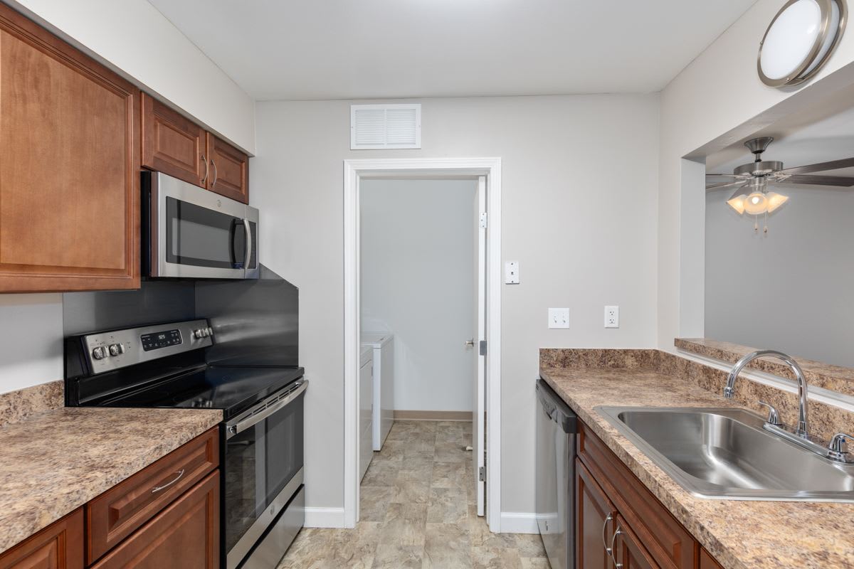 Hidden Creek Apartments – photo 1