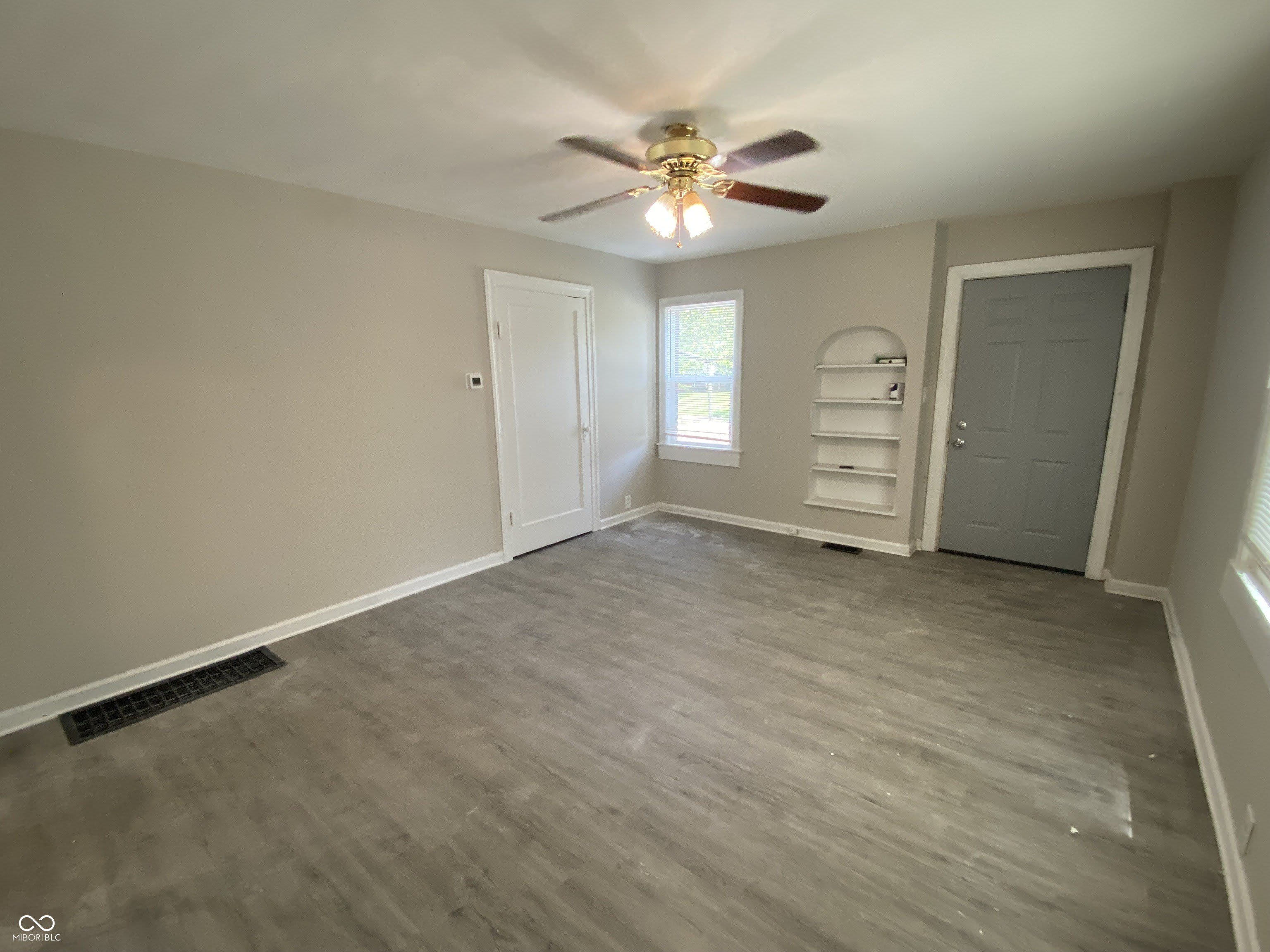 1462 N Gladstone Avenue – photo 5