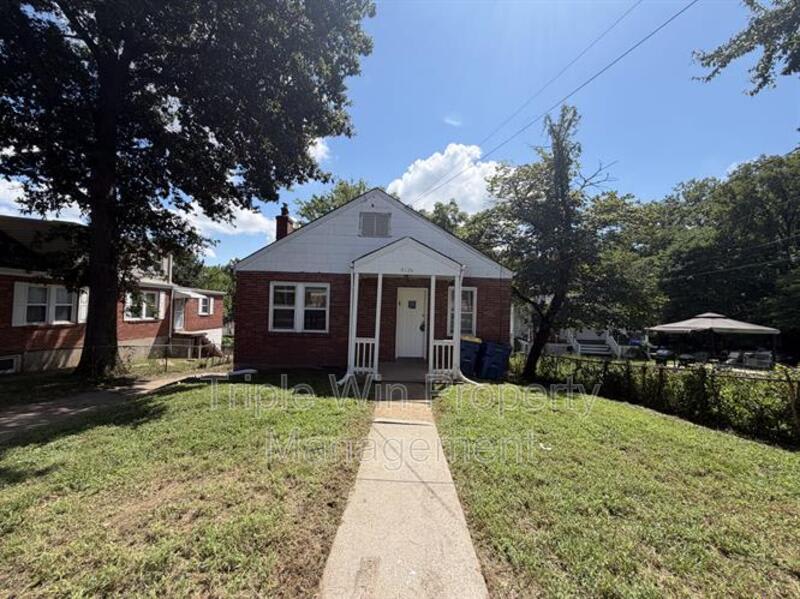 8126 Albin Ave – photo 1