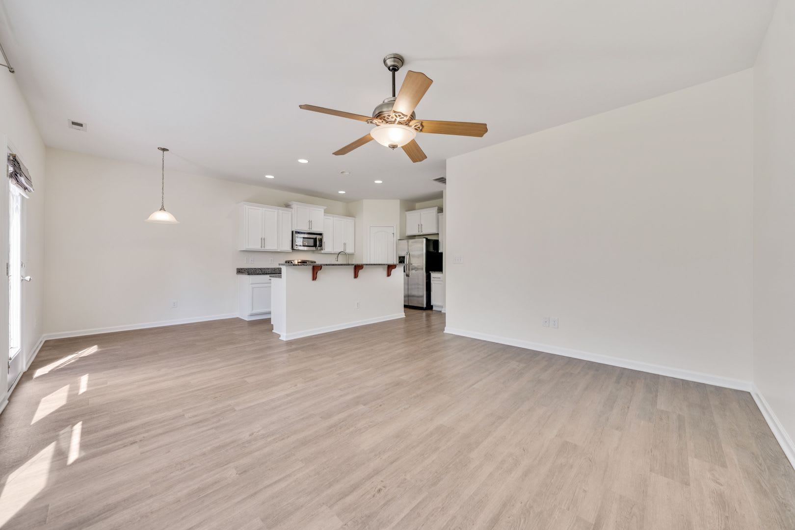 Gorgeous 3 Bedroom 2 5 Bath Townhouse In Rustica Oaks – photo 3