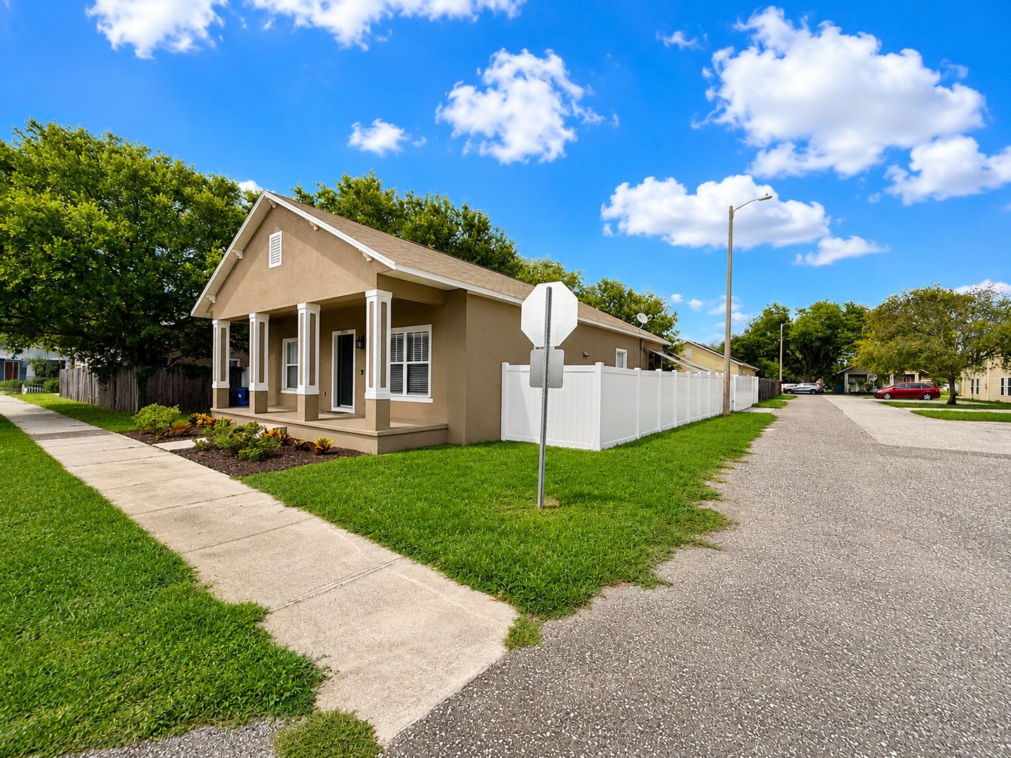 Seminole Heights 4 Bedroom Home With Fenced Yard Community Amenities – photo 2